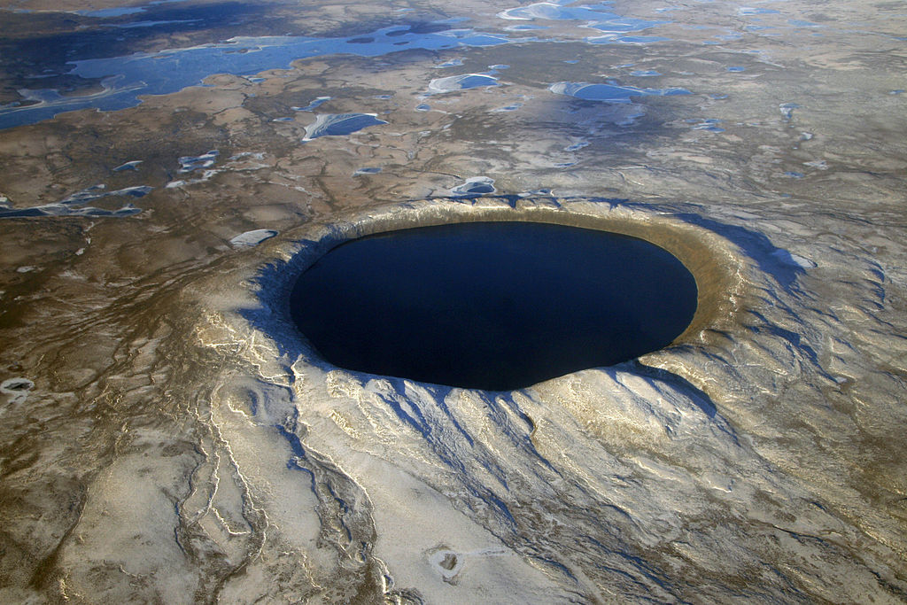 Pingualuit Crater in Northern Québec/Le cratère des Pingualuit, dans le nord du Québec