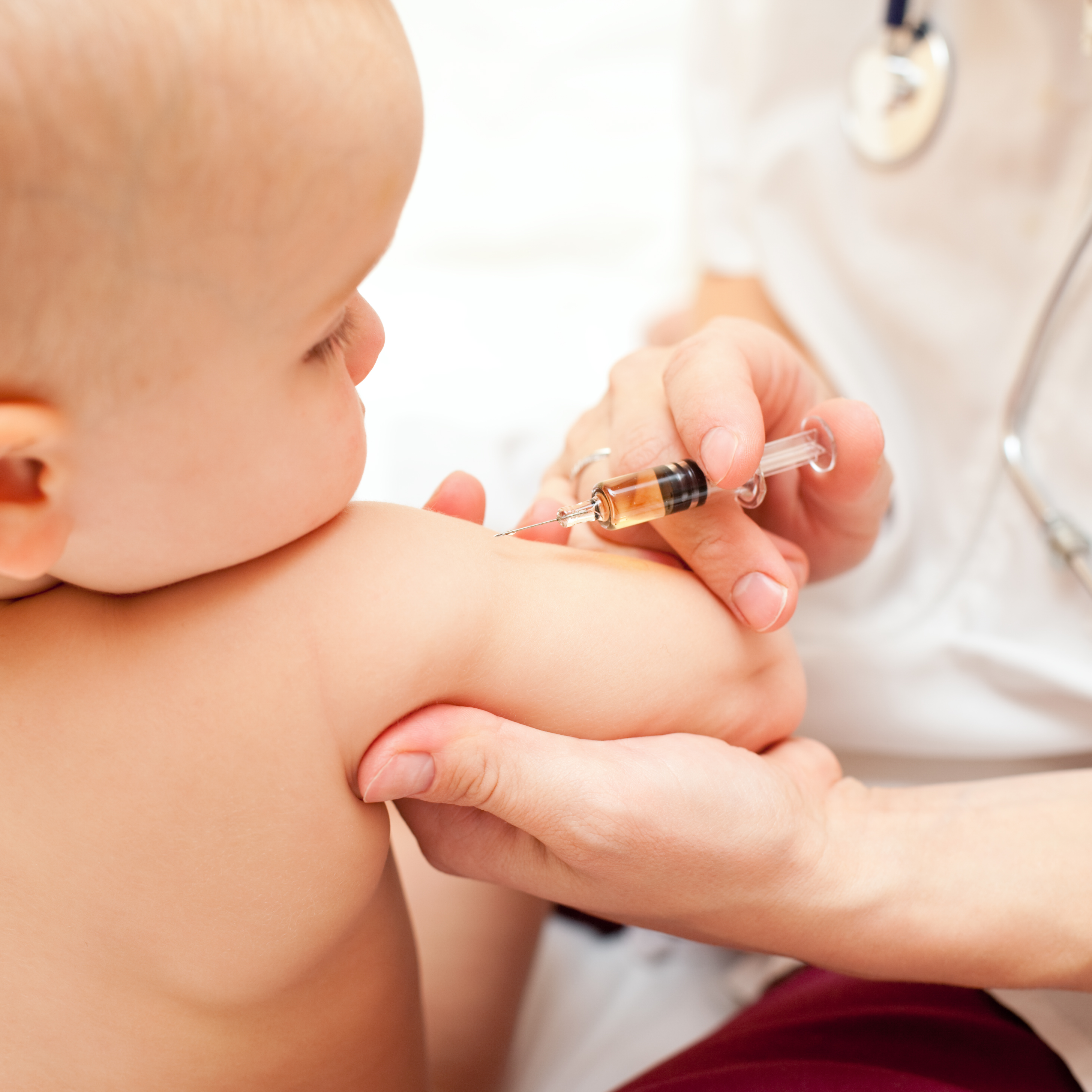 Bébé recevant un vaccin