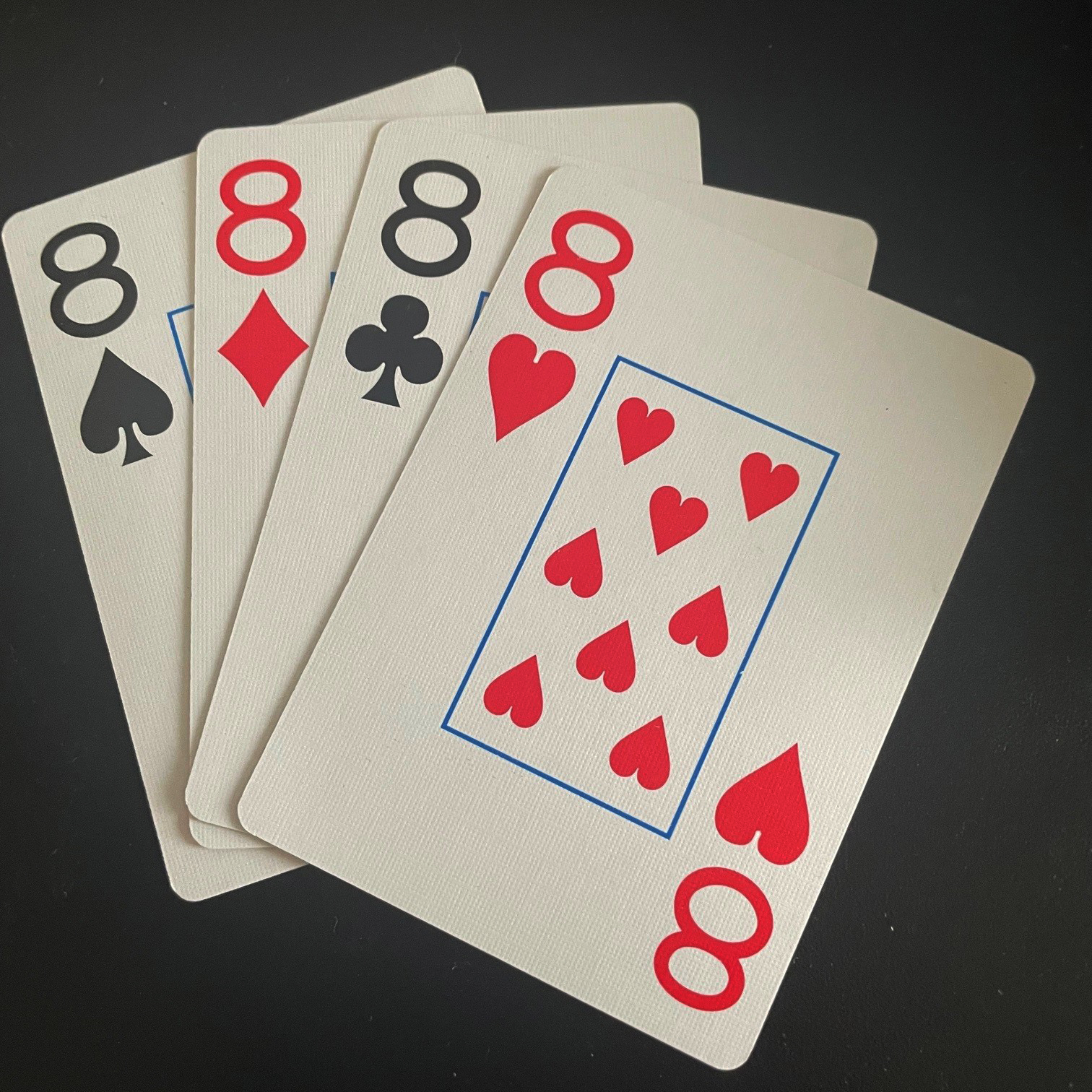 Les quatre 8 dans un jeu de cartes standard