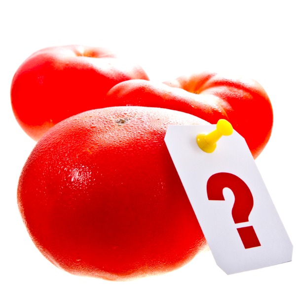 Une tomate épinglée d’une étiquette affichant un point d’interrogation
