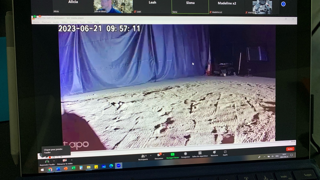 Un écran d'ordinateur montrant le rover lunaire