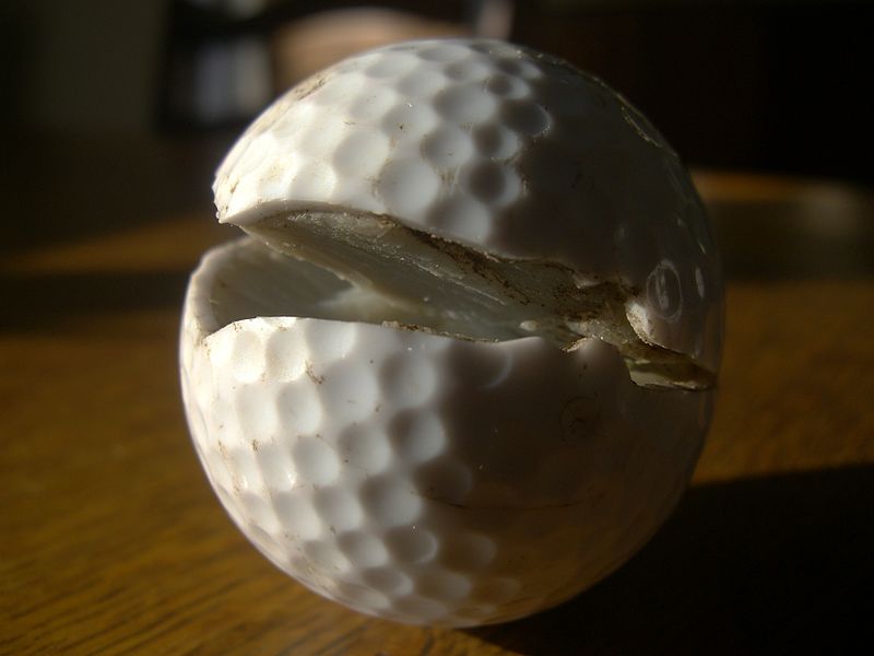 Balle de golf cassé