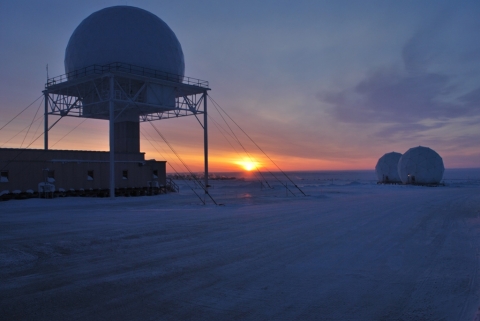 Image d’un lever de soleil à Cambridge Bay (Nunavut)