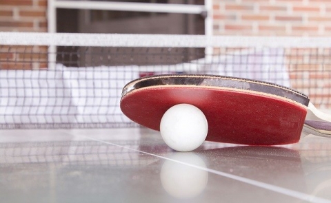Balle, raquette et filet de ping-pong 