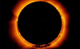 Éclipse solaire annulaire prise par un télescope optique solaire