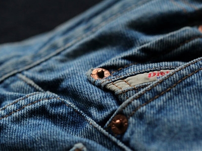 Closeup of jeans (Anne Nygård, Unsplash)