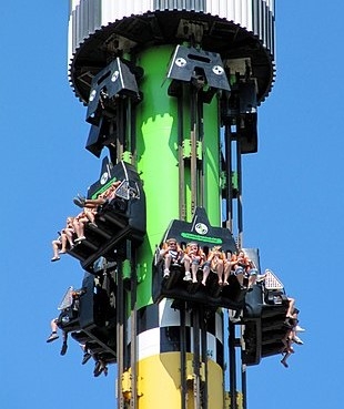 Tour de chute libre d’une hauteur de 70 m (230 pi) au parc d’attractions Canada's Wonderland, en Ontario.