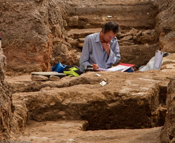 Archéologue travaillant sur le site de fouilles où le squelette de Richard III a été découvert 