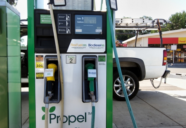 Pompe à biocarburant dans une station-service 